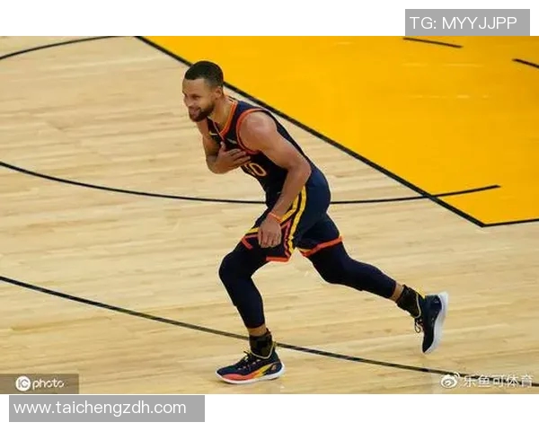 连续机会把握不住！雄鹿最后连续拼抢前场板 但连续出手三分被帽